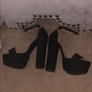 Black platform 5” Heels